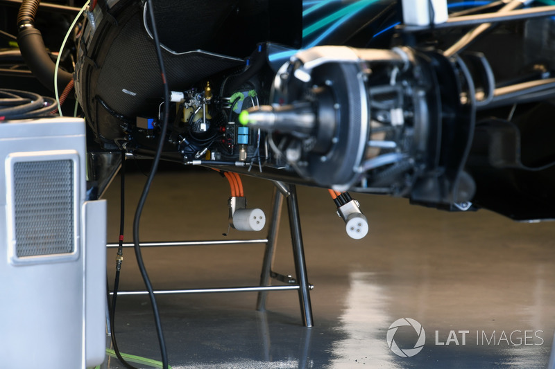 Электрические разъемы Mercedes F1 W09
