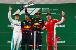 Podium: race winner Daniel Ricciardo, Red Bull Racing, second place Valtteri Bottas, Mercedes-AMG F1, third place Kimi Raikkonen, Ferrari, Chris Gent, race engineer