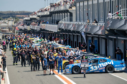 Cars in pitlane