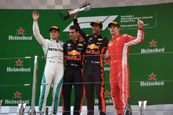 Podium: race winner Daniel Ricciardo, Red Bull Racing, second place Valtteri Bottas, Mercedes-AMG F1