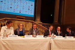 Corine Mauch, Présidente de la Ville de Zurich, Lino Guzzella, Président ETH Zurich, Alberto Longo, Cofondateur et  co-fondateur et chef de championnat, Formula E Holdings, Gian Rossi, Leiter Region Schweiz, Julius Bär