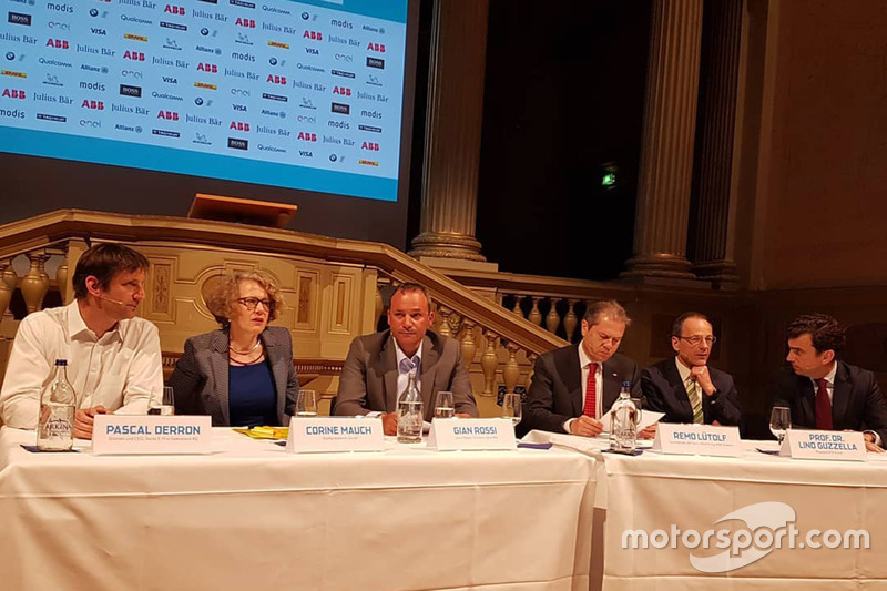 Corine Mauch, StadtPresidentin Zu_rich, Lino Guzzella, President ETH Zu_rich, Alberto Longo, Co-Founder und Chief Championship Officer, Formula E Holdings, Gian Rossi, Leiter Region Schweiz, Julius Ba_r