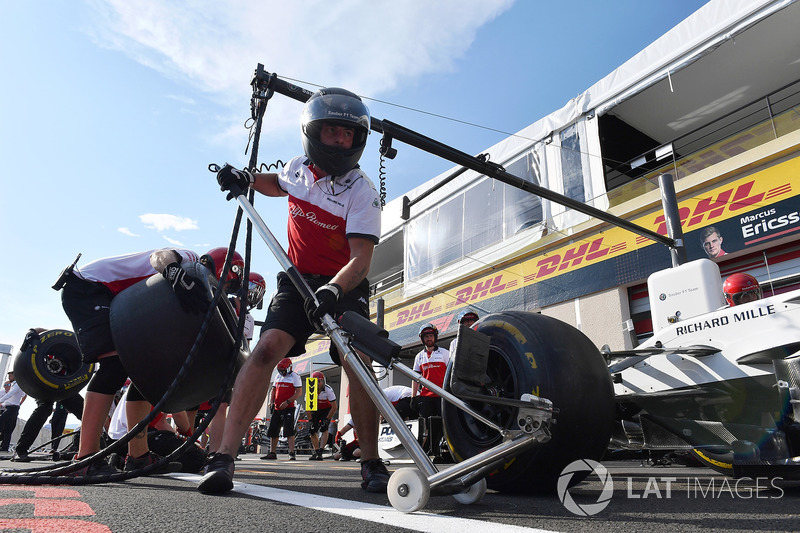 Sauber practica paradas en boxes