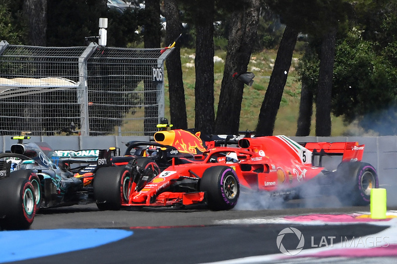 Столкновение: Себастьян Феттель, Ferrari SF71H, и Валттери Боттас, Mercedes AMG F1 W09