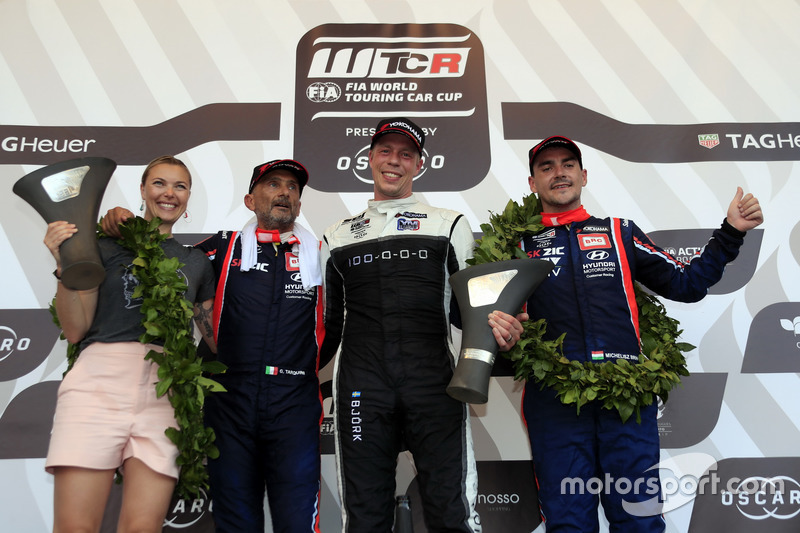 Podio: il vincitore della gara Thed Björk, YMR Hyundai i30 N TCR, il secondo classificato Gabriele Tarquini, BRC Racing Team Hyundai i30 N TCR, il terzo classificato Norbert Michelisz, BRC Racing Team Hyundai i30 N TCR