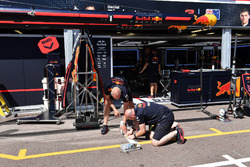 Red Bull Racing-monteurs aan het werk