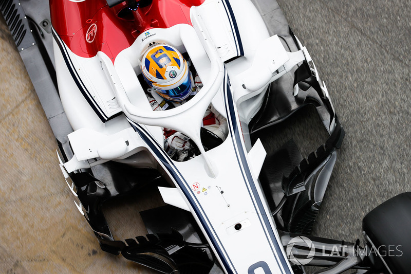 Kevin Magnussen, Haas F1 Team VF-18i, enters the pits