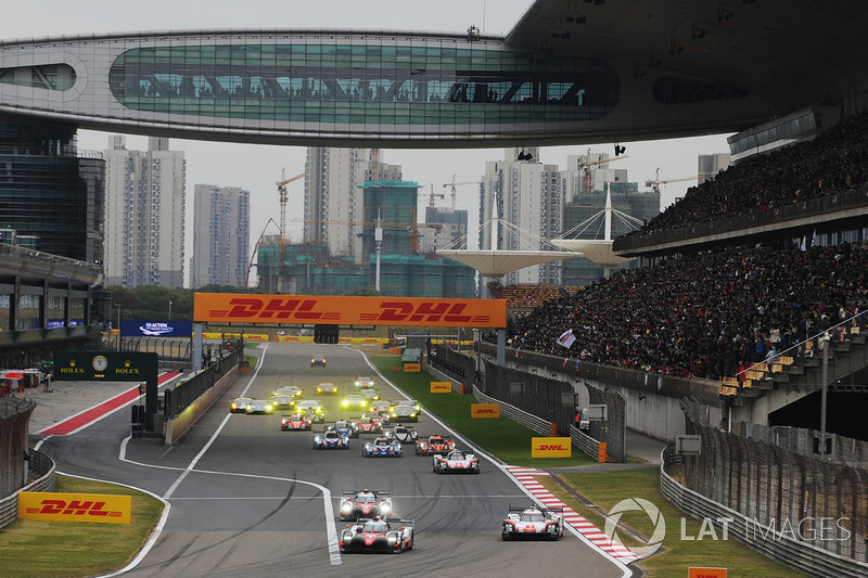 #7 Toyota Gazoo Racing Toyota TS050-Hybrid: Mike Conway, Kamui Kobayashi, Jose Maria Lopez leads