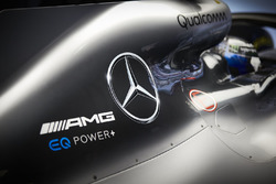 Логотипы на автомобиле Mercedes AMG F1 W09 Валттери Боттаса