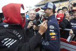 Lewis Hamilton, Mercedes AMG F1 y Daniel Ricciardo, Red Bull Racing