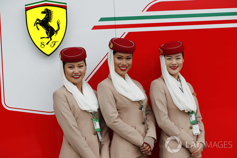 Edecanes de Emirates