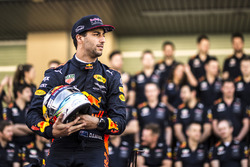 Daniel Ricciardo, Red Bull Racing à la photo d'équipe
