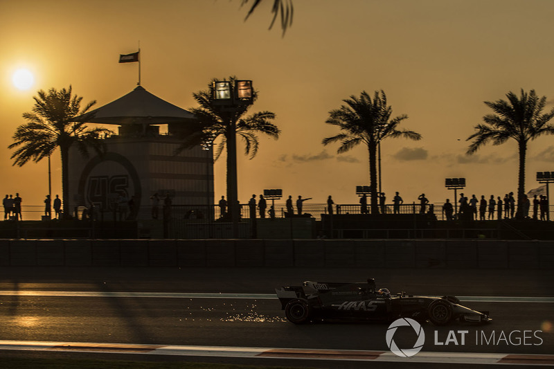 Romain Grosjean, Haas F1 Team VF-17 sparks