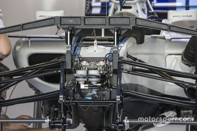 Williams FW40 ön süspansiyon detay