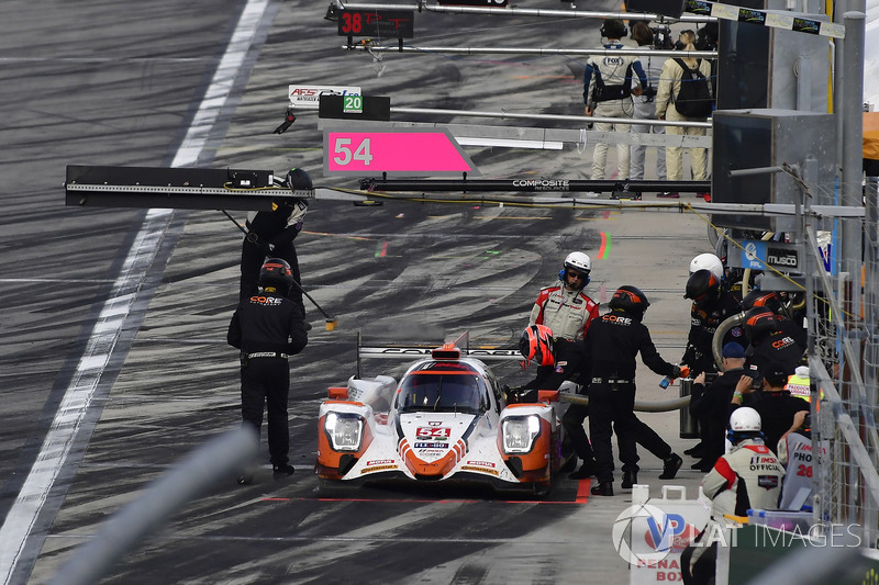 #54 CORE autosport ORECA LMP2, P: Jon Bennett, Colin Braun, Romain Dumas, Loic Duval pit stop