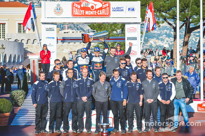 Winners Sébastien Ogier, Julien Ingrassia, Ford Fiesta WRC, M-Sport Ford with the team members