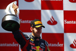 Podium : le vainqueur Sebastian Vettel, Red Bull Racing RB7
