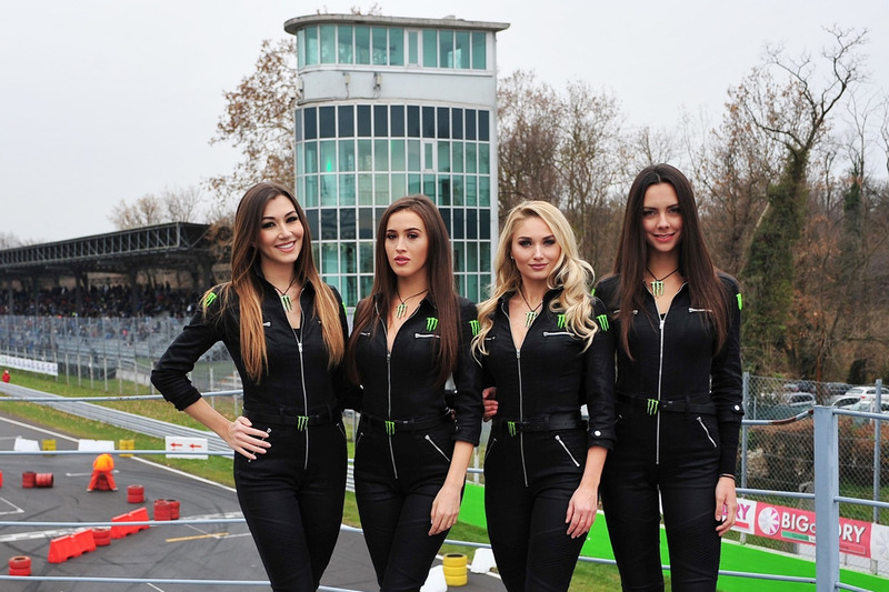 Grid girls Monster