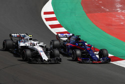 Sergey Sirotkin, Williams FW41, se bat avec Brendon Hartley, Toro Rosso STR13