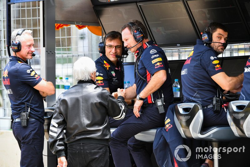 Bernie Ecclestone, Chairman Emiritus of Formula 1, Christian Horner, Team Principal, Red Bull Racing, and the Red Bull team on the pit wall