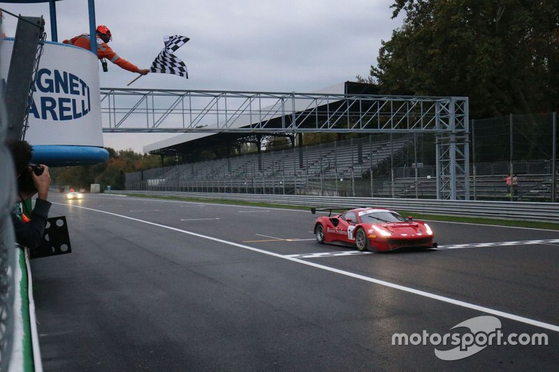 #71 Ferrari 488 GT3 AM, AF Corse: Abe-Colombo