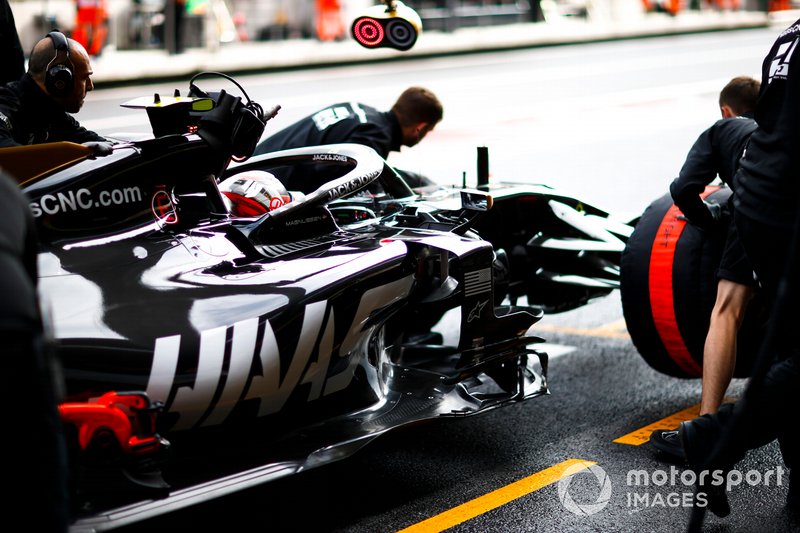 Kevin Magnussen, Haas F1 Team VF-19, in the pits during practice