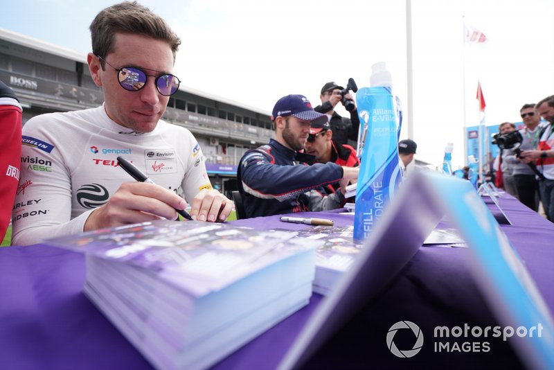 Robin Frijns, Virgin Racing firma autografi