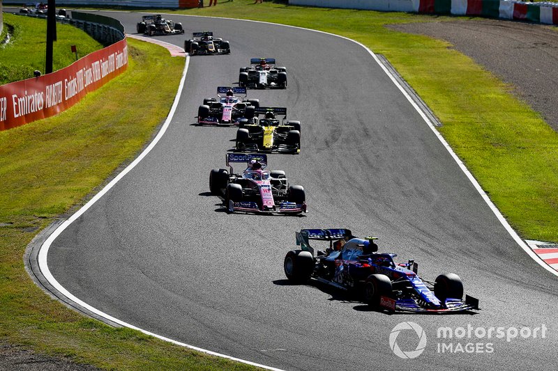 Pierre Gasly, Toro Rosso STR14, leads Lance Stroll, Racing Point RP19, Nico Hulkenberg, Renault F1 Team R.S. 19, Sergio Perez, Racing Point RP19, and Antonio Giovinazzi, Alfa Romeo Racing C38