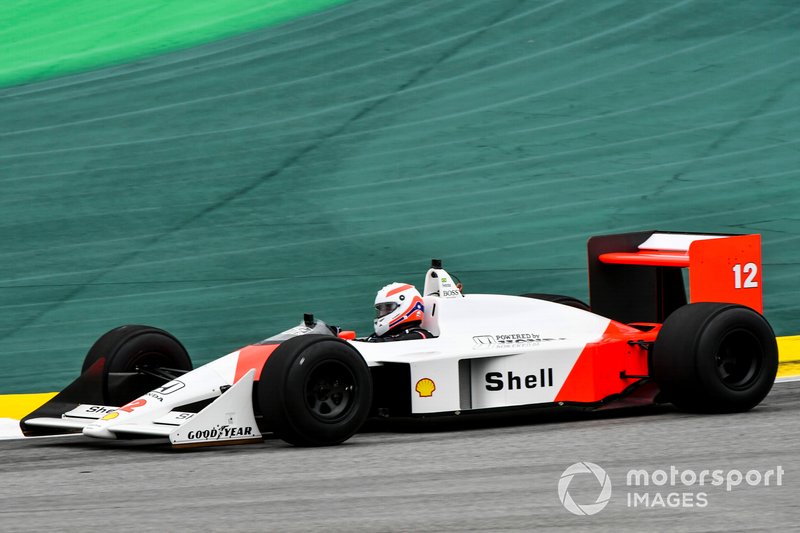 Martin Brundle conduce el McLaren MP4/4