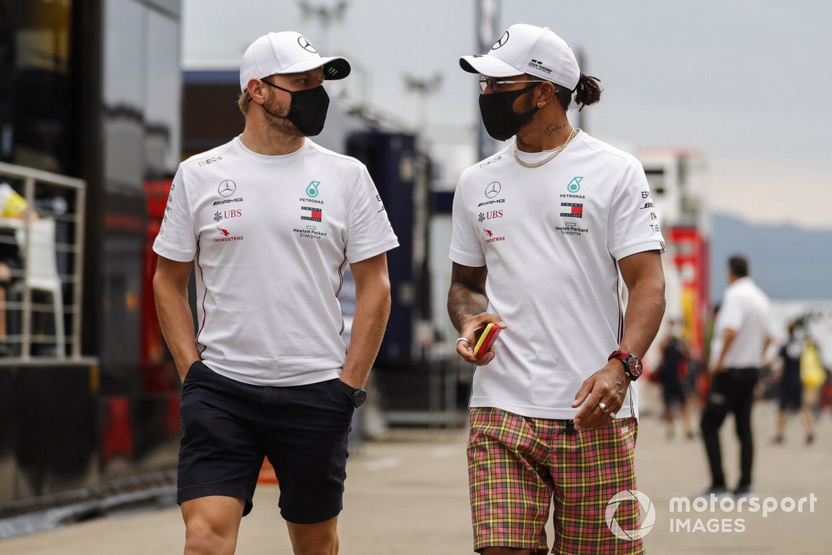 Valtteri Bottas, Mercedes-AMG F1 e Lewis Hamilton, Mercedes-AMG F1