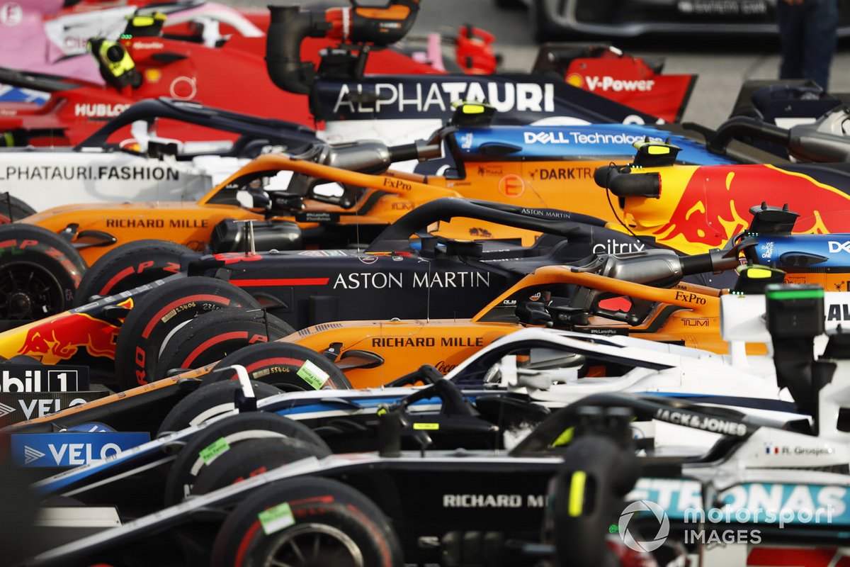 Los coches en el Parque Cerrado de Imola