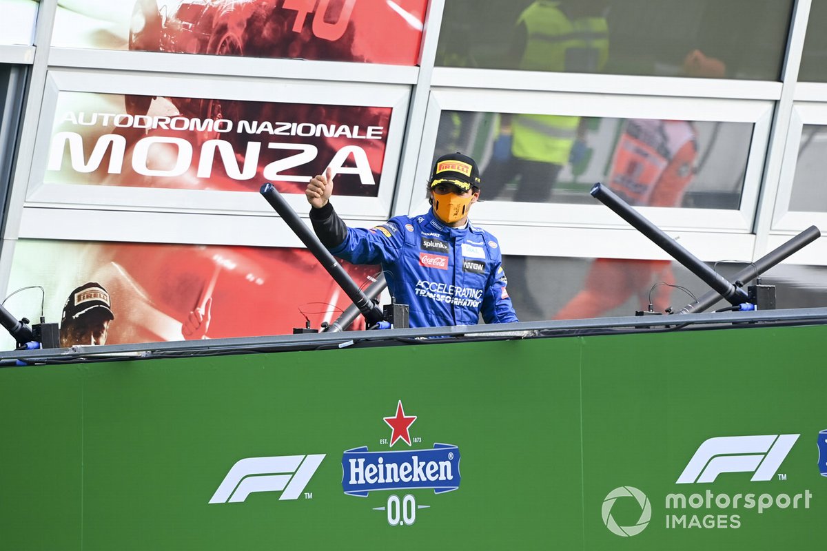 Podio: segundo lugar Carlos Sainz Jr., McLaren