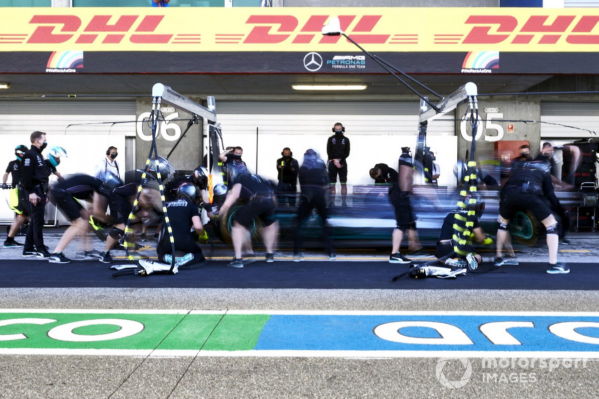 Valtteri Bottas, Mercedes F1 W11, fait un arrêt