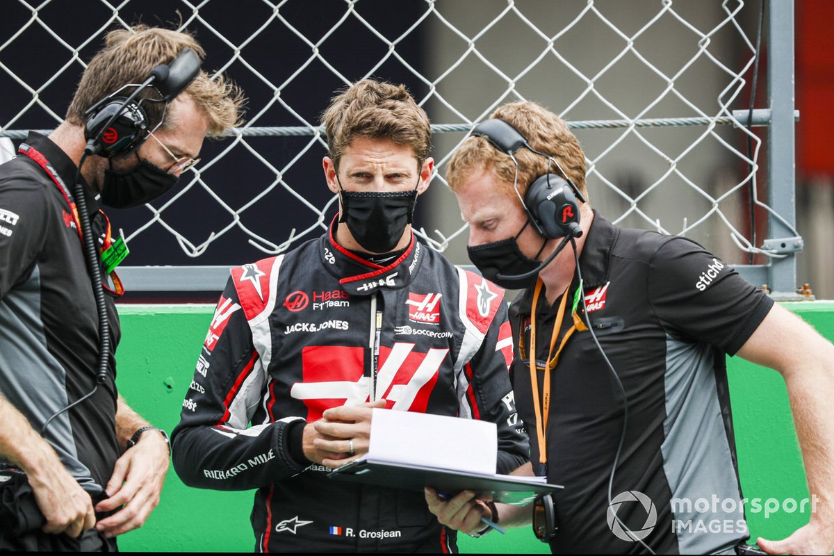 Romain Grosjean, Haas F1, sulla griglia di partenza con il suo ingengere