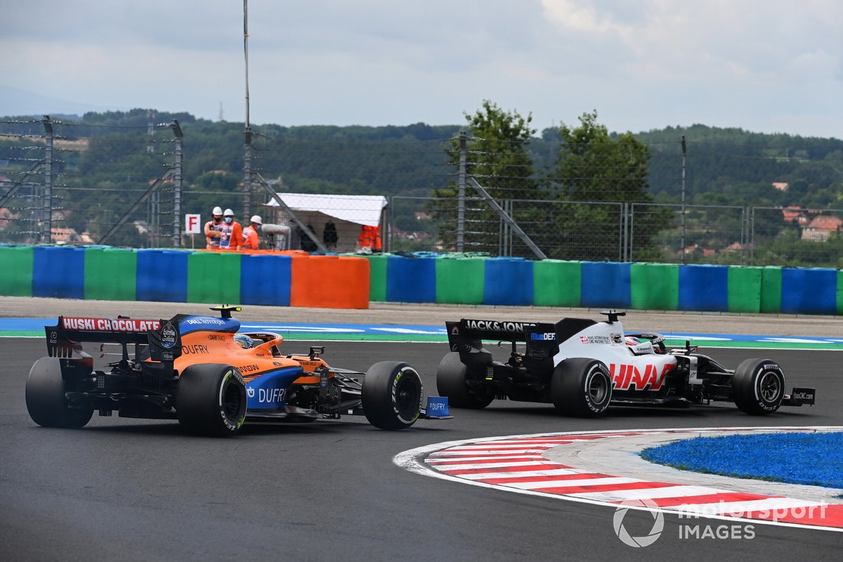 Romain Grosjean, Haas VF-20, Lando Norris, McLaren MCL35