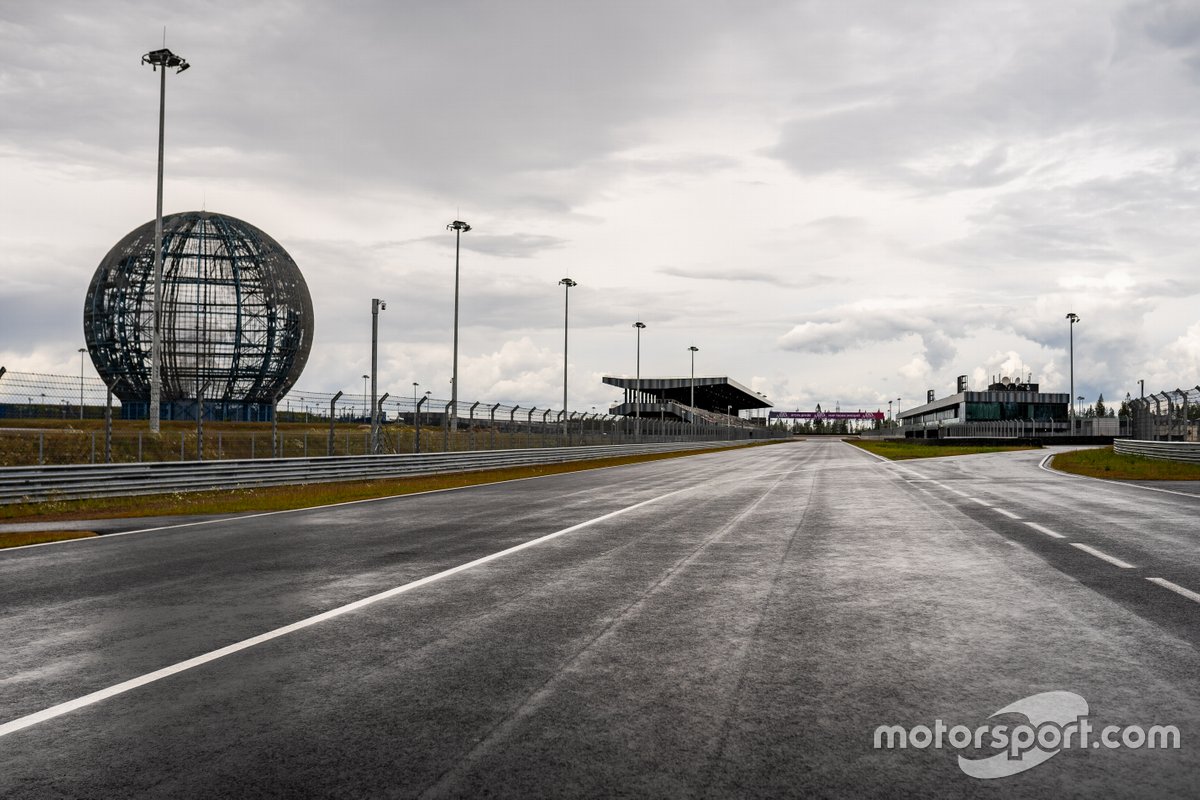 Igora Drive main straight