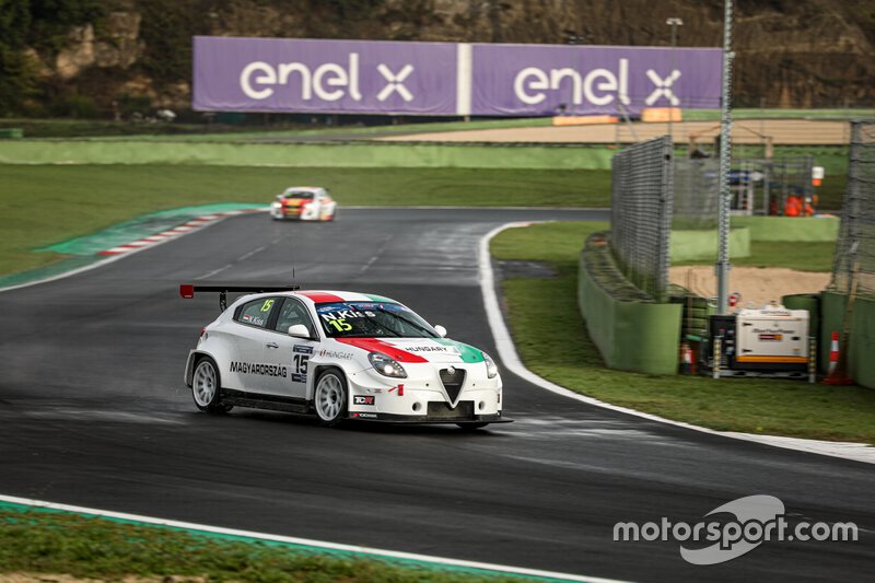 #15 HUN Alfa Romeo Giulietta TCR, Norbert Kiss, Team Hungary