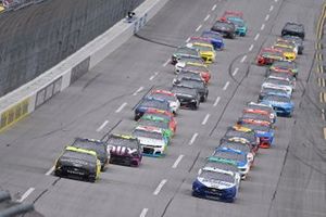 Ryan Blaney, Team Penske, Ford Mustang leads the field