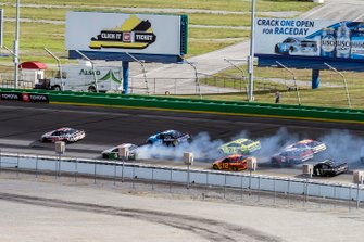 Cole Custer, Stewart-Haas Racing, Ford Mustang takes the lead in the last lap