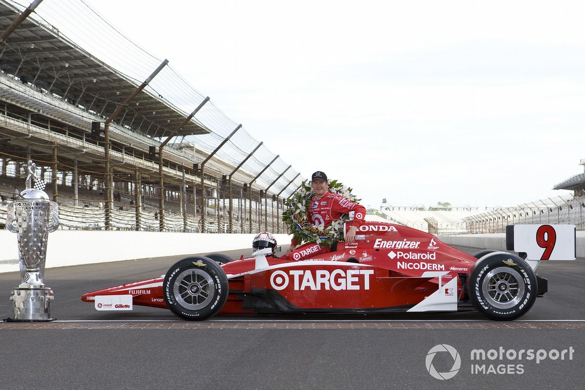 El ganador de la carrera Scott Dixon, Chip Ganassi Racing celebra