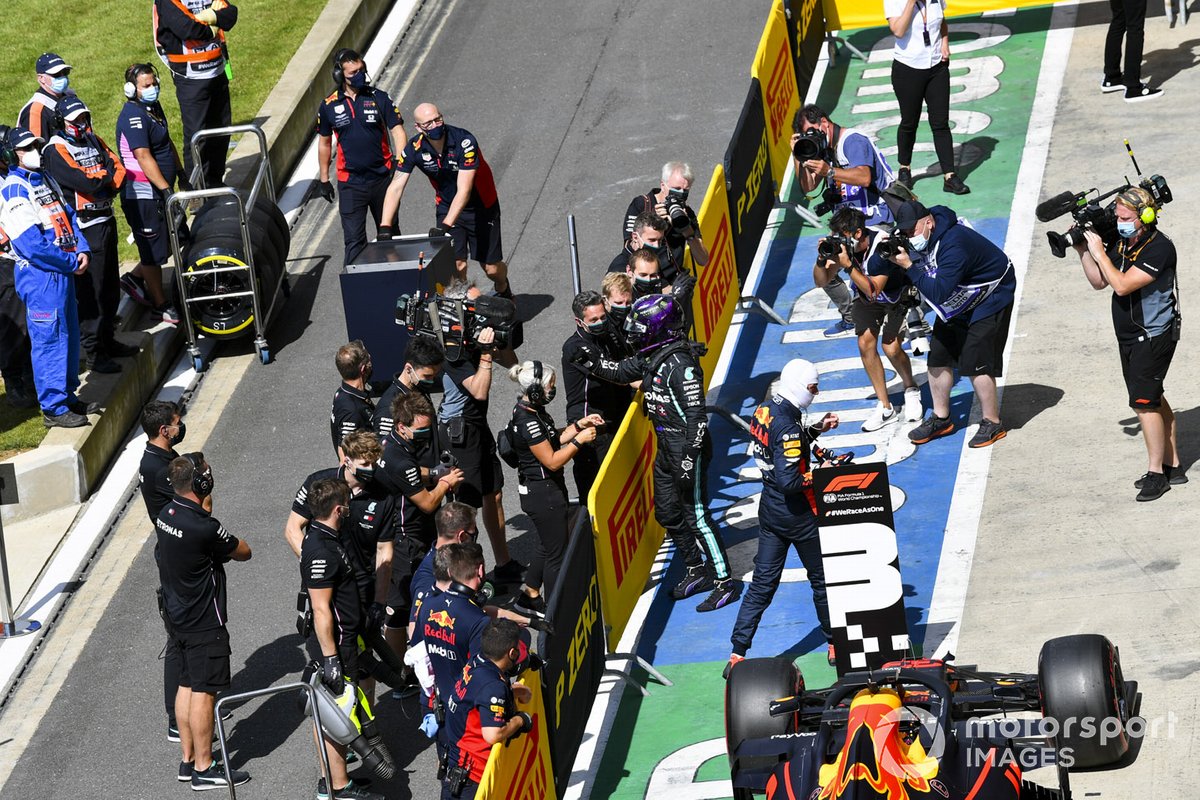 Ganador de la pole Lewis Hamilton, Mercedes-AMG F1