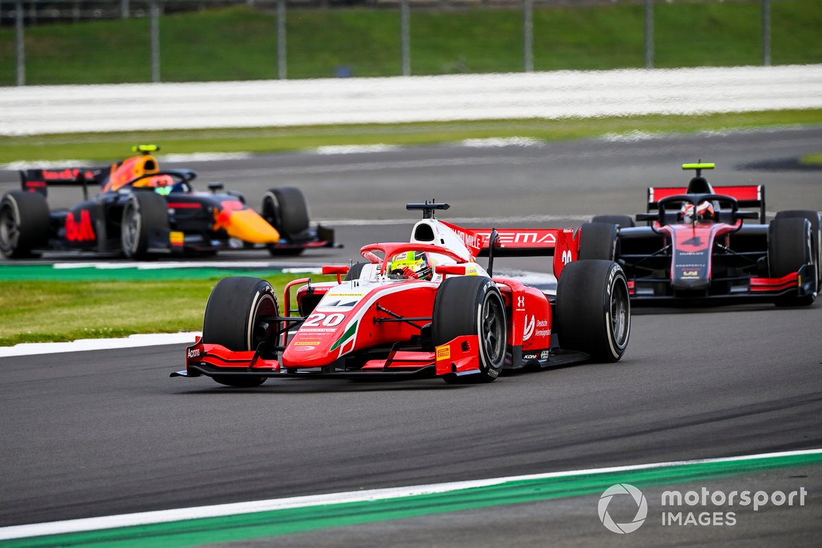 Mick Schumacher, Prema Racing, davanti a Callum Ilott, UNI-Virtuosi, e Jehan Daruvala, Carlin