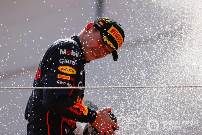 Podio: ganador Max Verstappen, Red Bull Racing