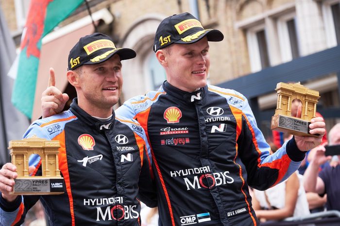 Ganadores Ott Tanak, Martin Jarveoja, Hyundai World Rally Team Hyundai i20 N Rally1