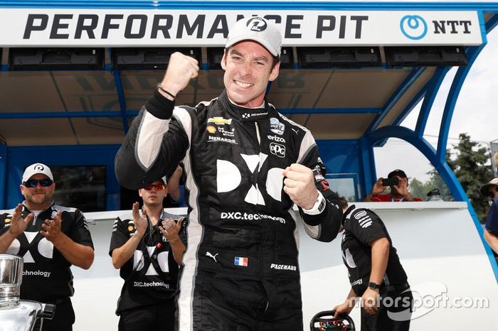 Ganador de la pole Simon Pagenaud, Team Penske Chevrolet