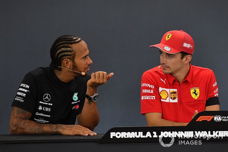 Lewis Hamilton, Mercedes AMG F1, secondo classificato, e Charles Leclerc, Ferrari, primo classificato, alla conferenza stampa