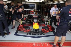 Red Bull Racing RB15 de Max Verstappen en el garaje