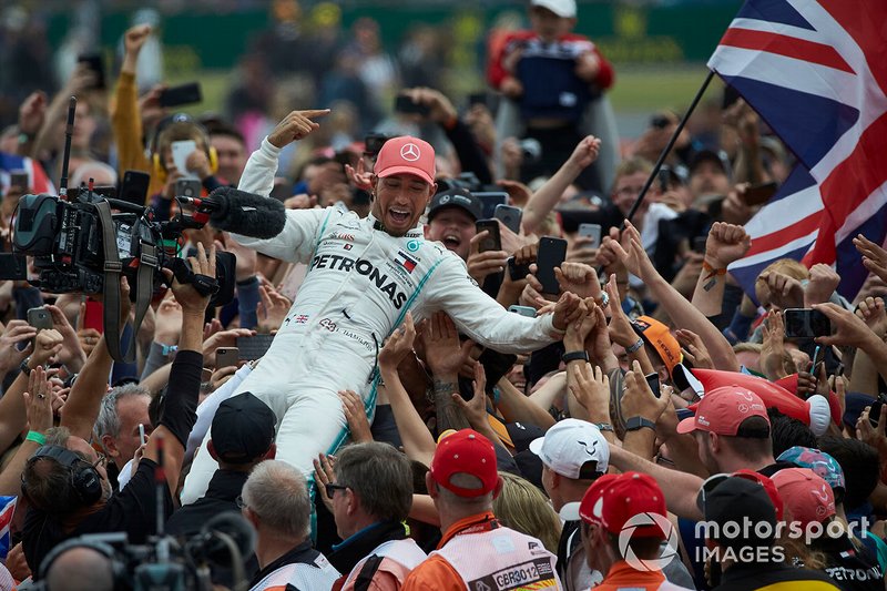 Lewis Hamilton, Mercedes AMG F1, 1st position, celebrates with his fans