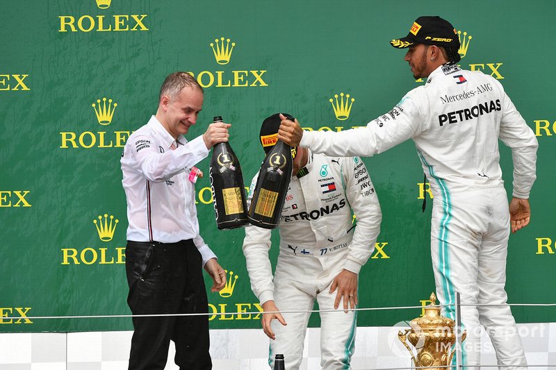 Yarış galibi Lewis Hamilton, Mercedes AMG F1 W10, 2. Valtteri Bottas, Mercedes AMG F1