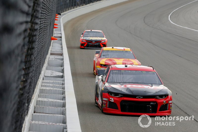 Austin Dillon, Richard Childress Racing, Chevrolet Camaro Dow Univar Solutions and Kyle Larson, Chip Ganassi Racing, Chevrolet Camaro McDonald's